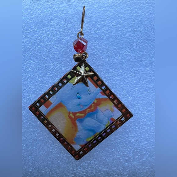 Disney dumbo dangling earring - Picture 1 of 3